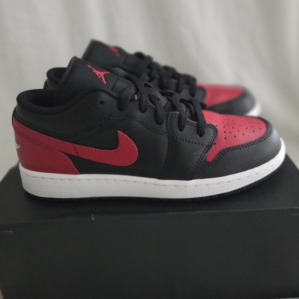 Jordan Air Jordan 1 Low Sneaker Nike Big Kid Size 6M Black/Red/Summit NIB